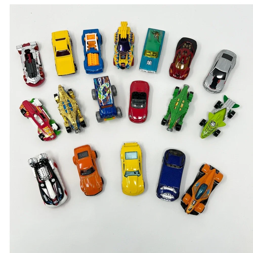 Hot‎ Wheels Mixed Diecast Toy Car Lot 18pc Race Cars Trucks Fantasy Vehicles